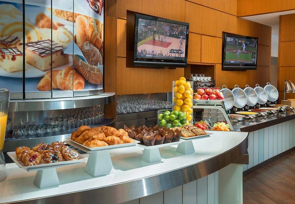 Отель Marriott Downtown At Cf Toronto Eaton Centre